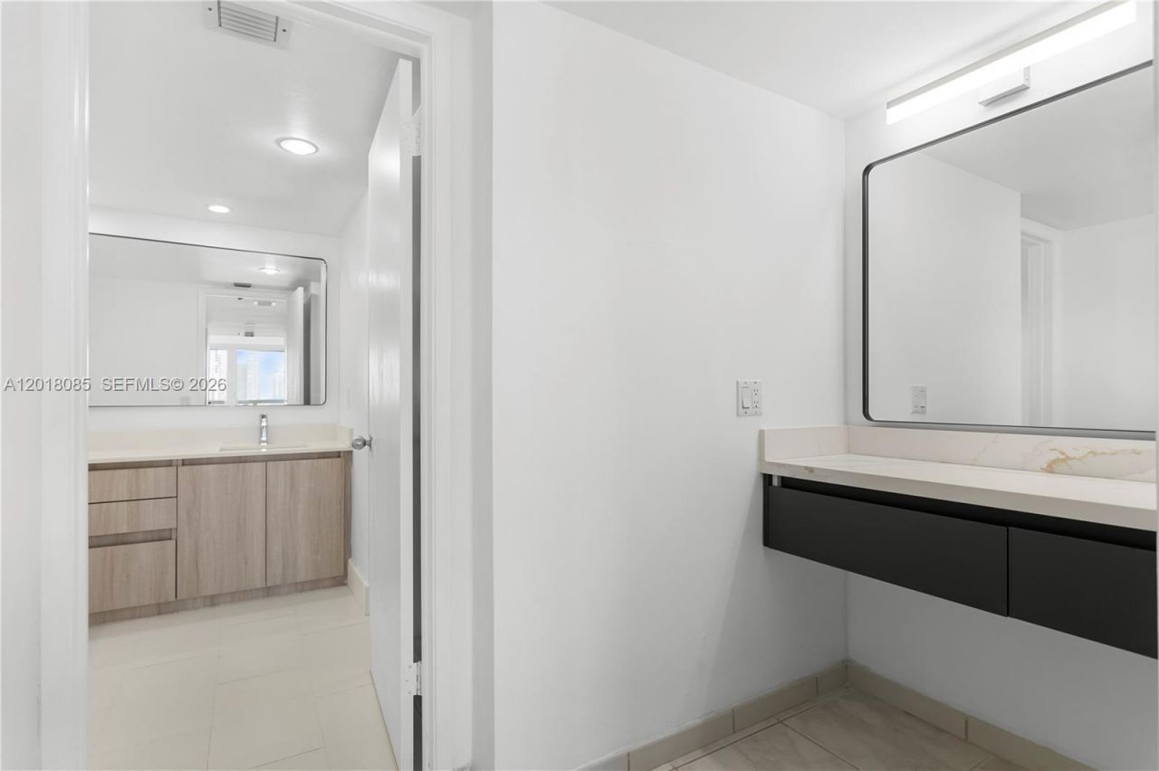1717 NE Bayshore Dr , Unit A-2736, Miami, FL 33132 Photo