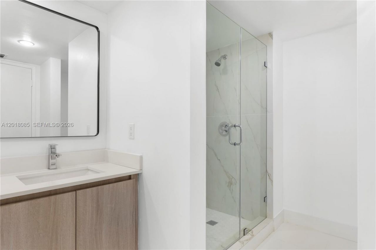 1717 NE Bayshore Dr , Unit A-2736, Miami, FL 33132 Photo