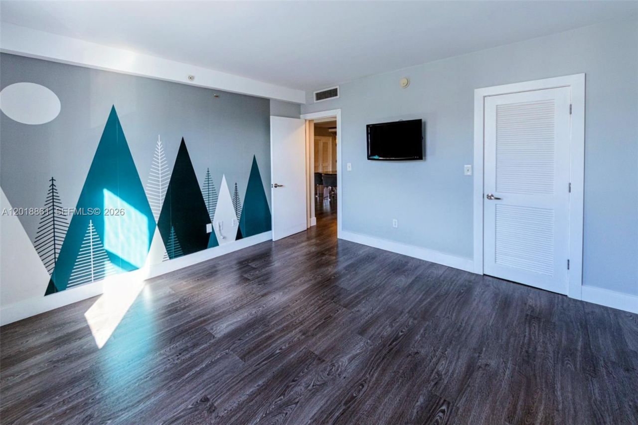 401 69th St , Unit 212, Miami Beach, FL 33141 Photo