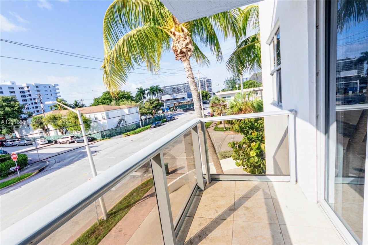 401 69th St , Unit 212, Miami Beach, FL 33141 Photo