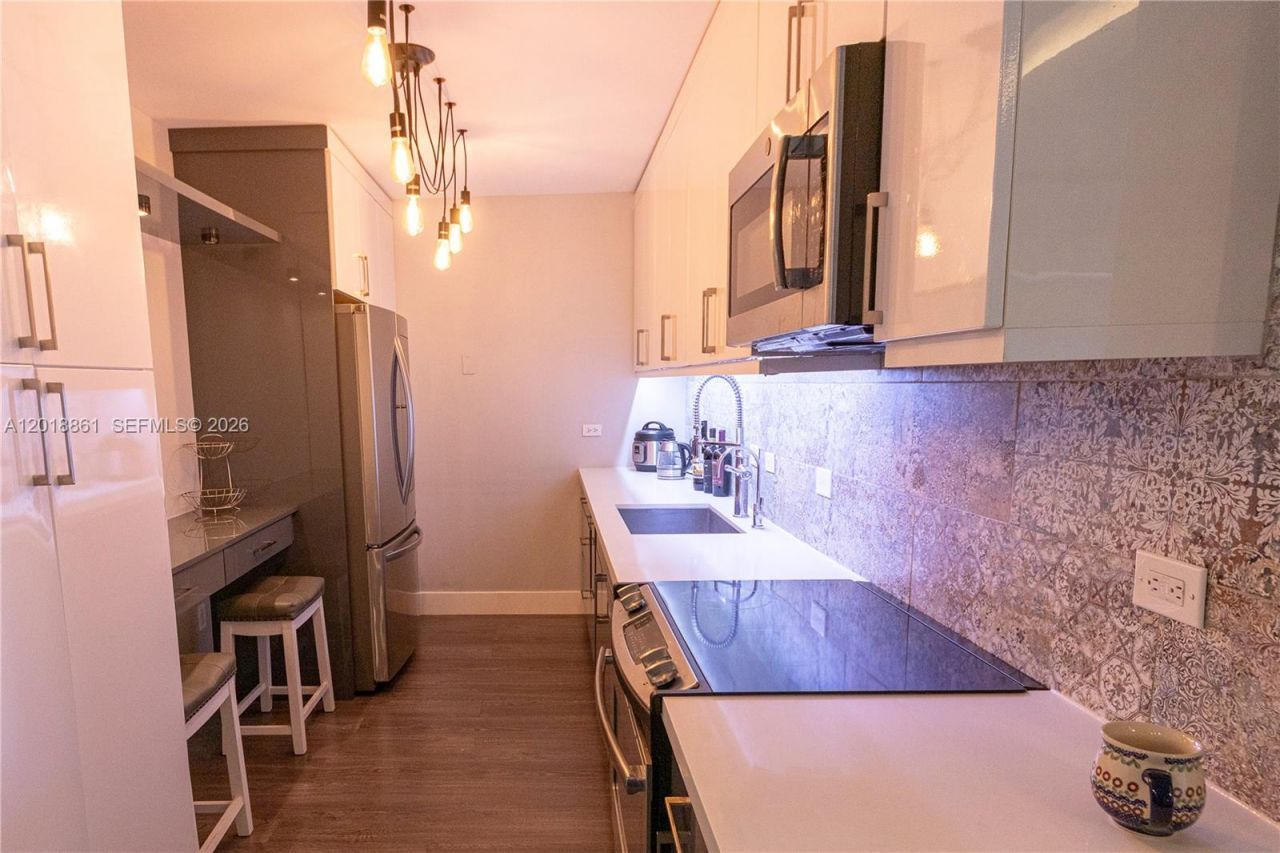 401 69th St , Unit 212, Miami Beach, FL 33141 Photo