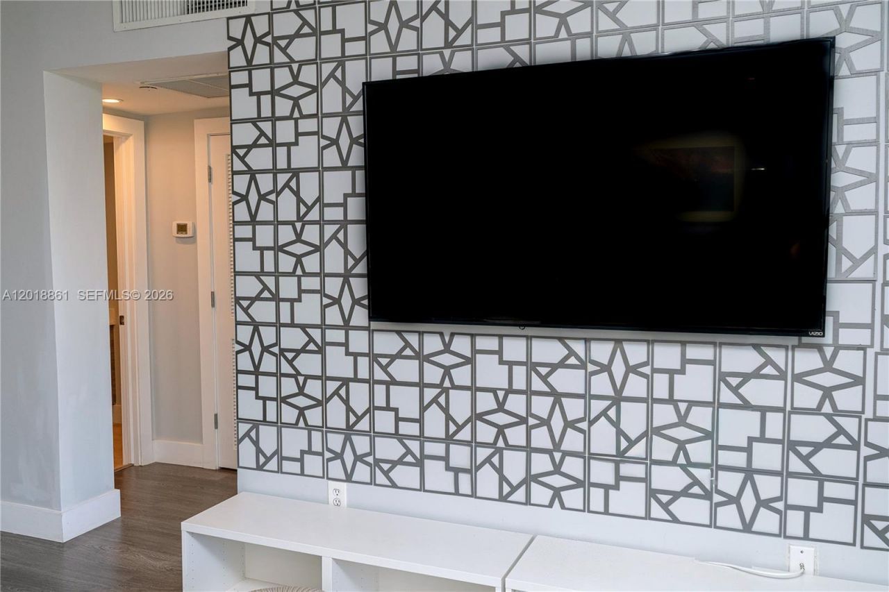 401 69th St , Unit 212, Miami Beach, FL 33141 Photo