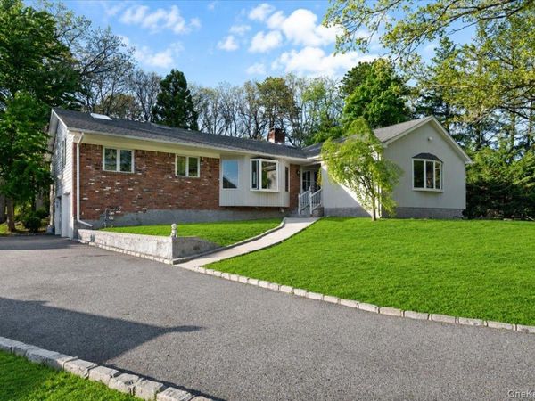 151 Seaman Neck Road , Dix Hills, NY 11746
