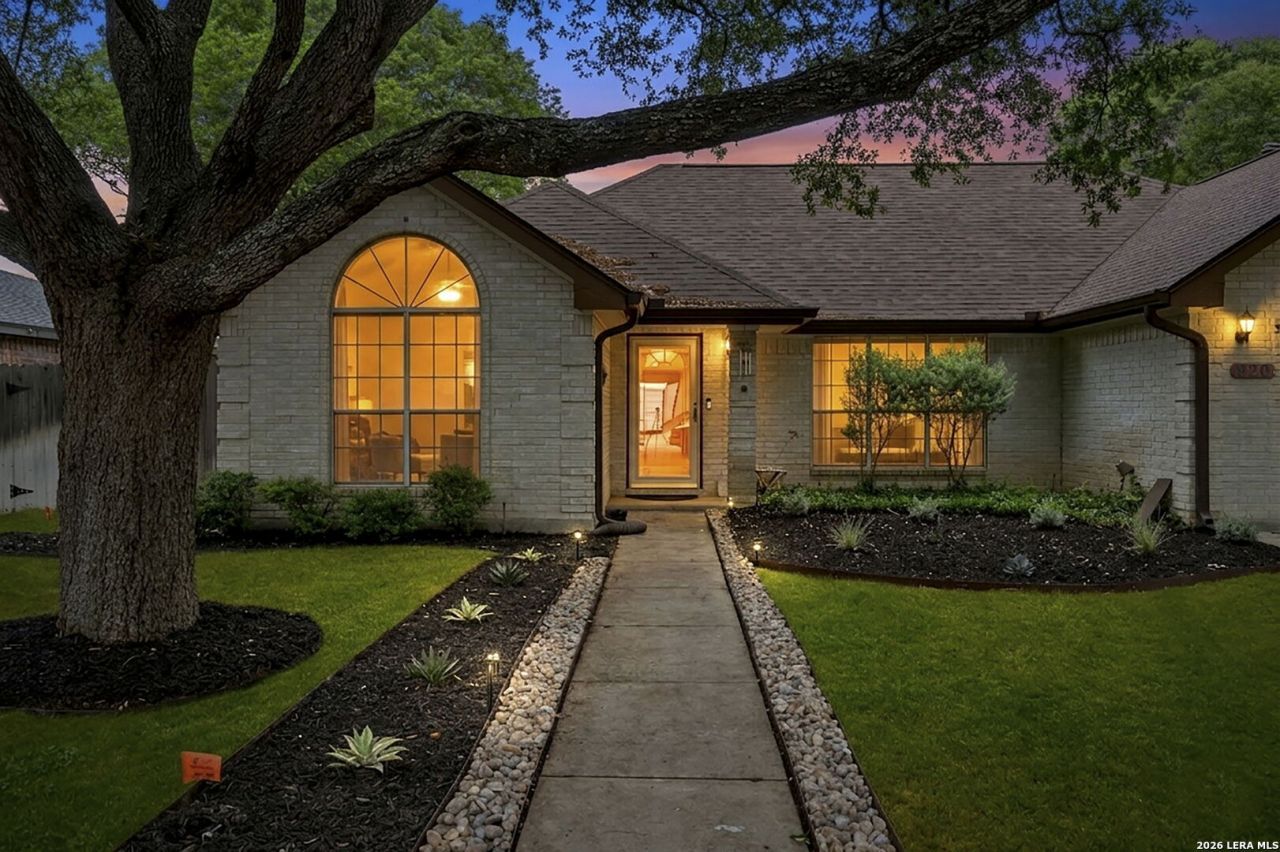 920 Queens Dr, New Braunfels, TX 78130 Main Photo