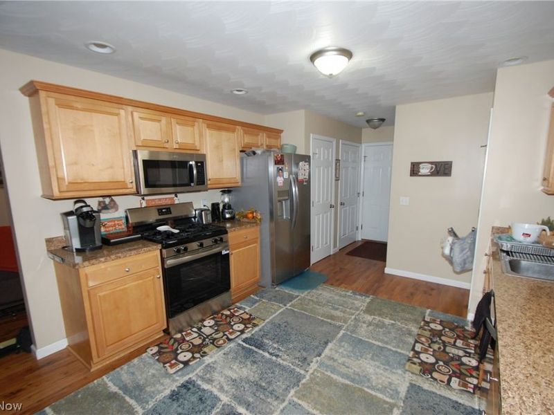 784 Elmwood Drive, Hubbard, OH 44425 Photo 4
