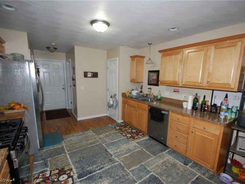 784 Elmwood Drive, Hubbard, OH 44425 Photo 5