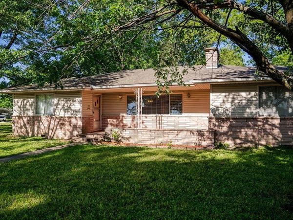 2302 Crawford Avenue, Parsons, KS 67357