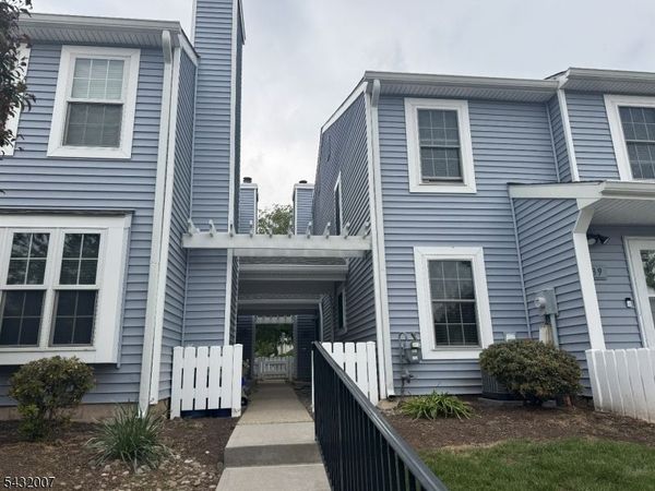 35 Almond Dr, Franklin, NJ 08873