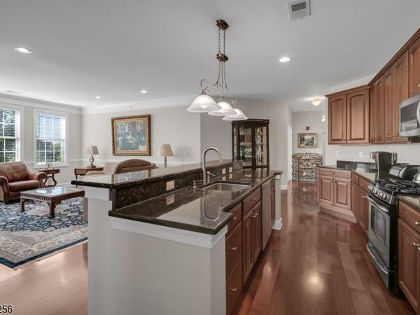 284 Victoria Drive, Bridgewater, NJ 08807