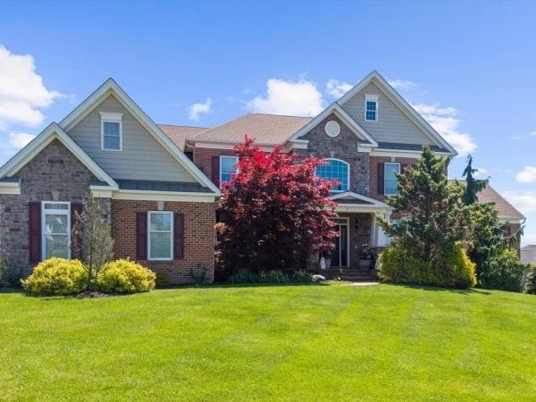 4 Jacob Ct, Raritan, NJ 08822