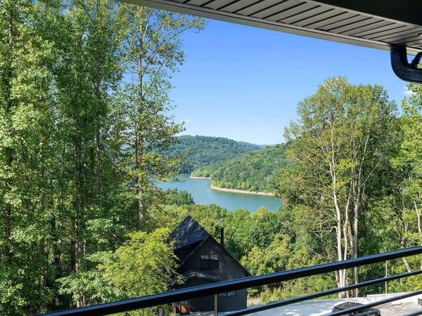 2405 Shoreside Dr , Smithville, TN 37166