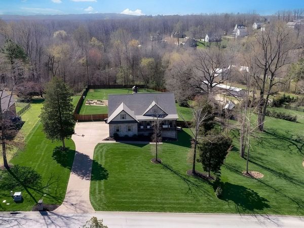 111 Amelia Drive , Bon Aqua, TN 37025