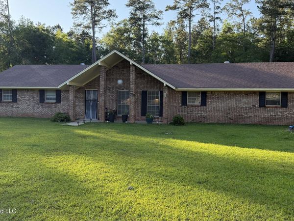 1684 Old Highway 80 , Forest, MS 39074