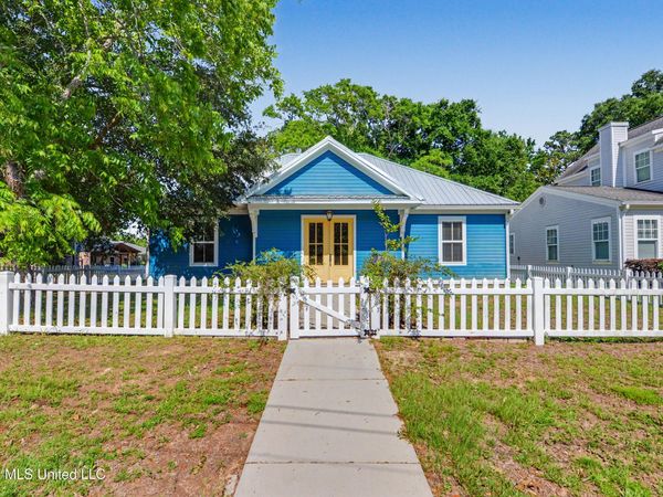 9521 Red Bluff Court, Ocean Springs, MS 39564