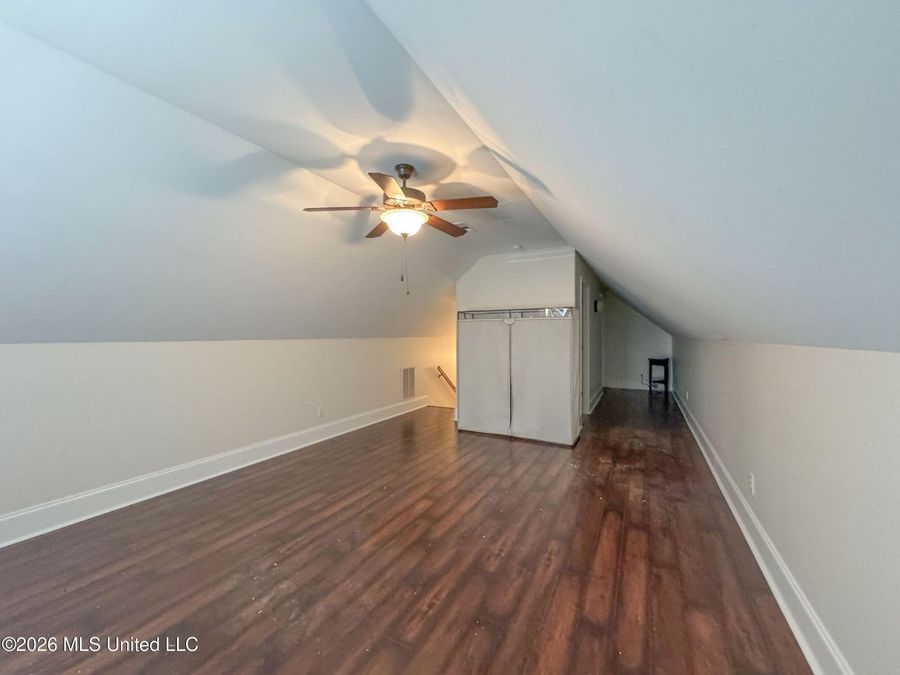 Property Image 100