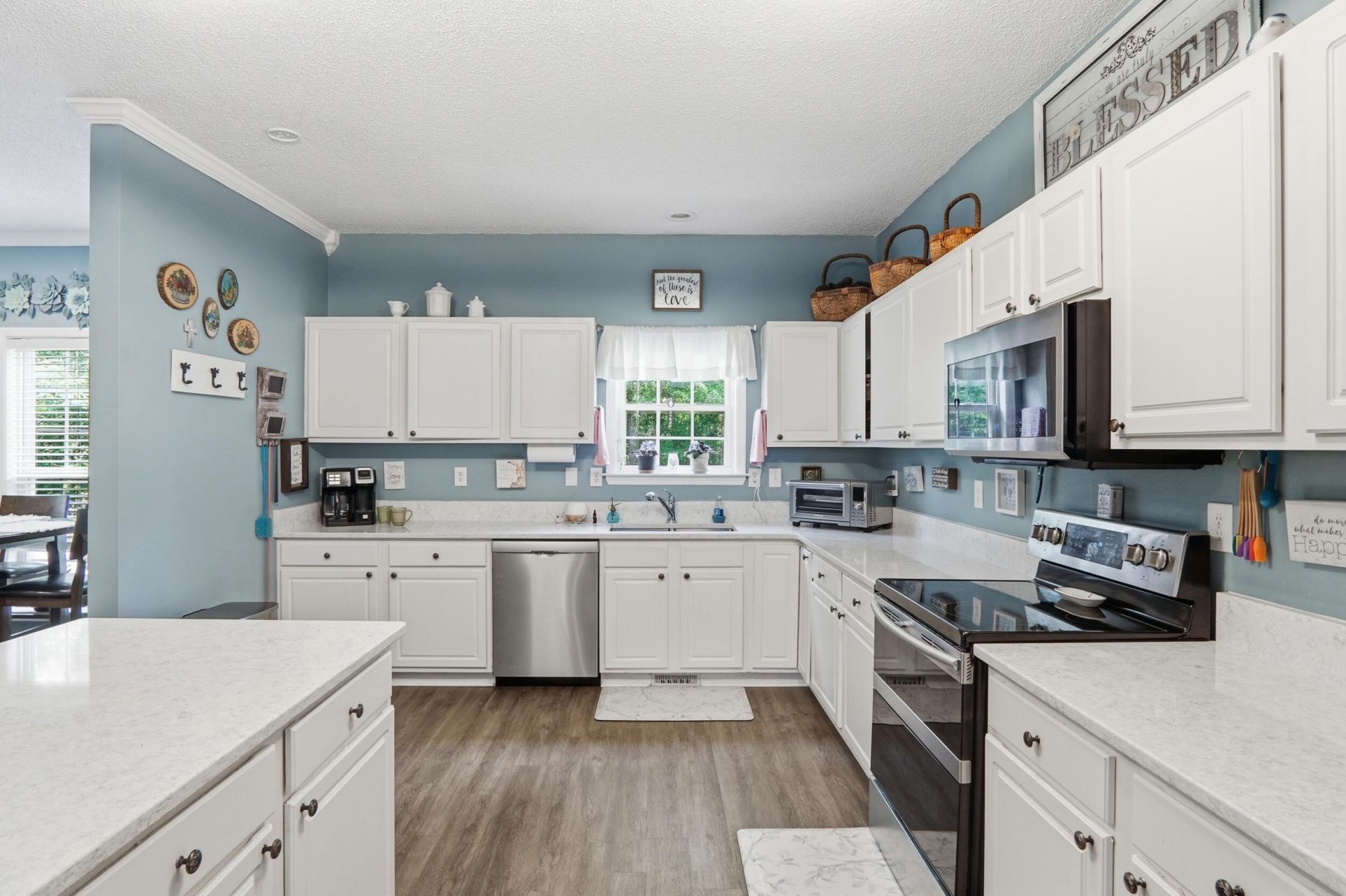 1594 E Church Street Photo 7