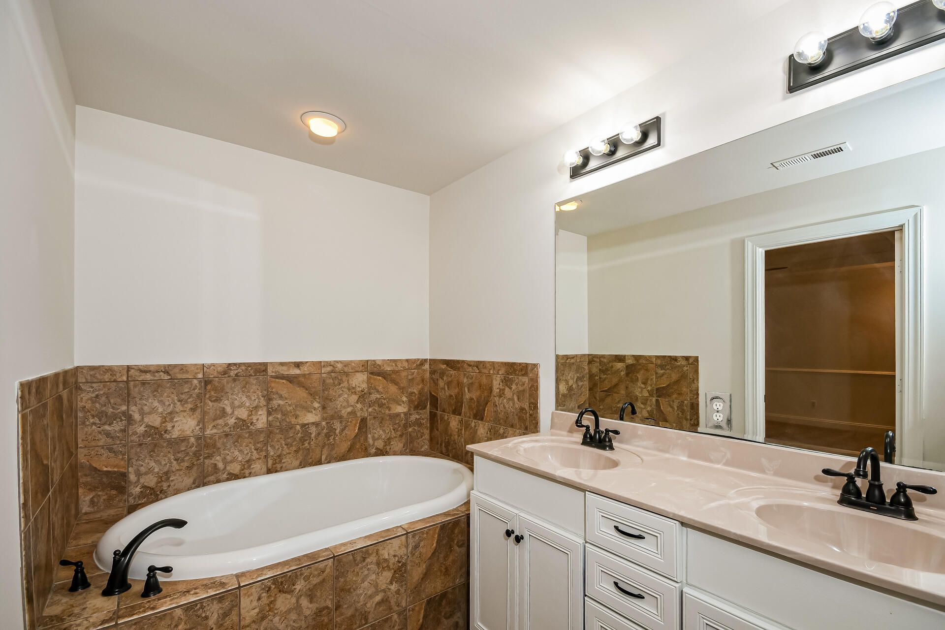 321 Eastover Circle Photo 9