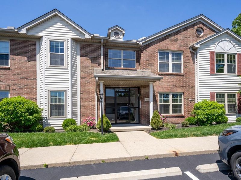170 Palisades Pointe, Unit 4, Cincinnati, OH 45238 Photo 2