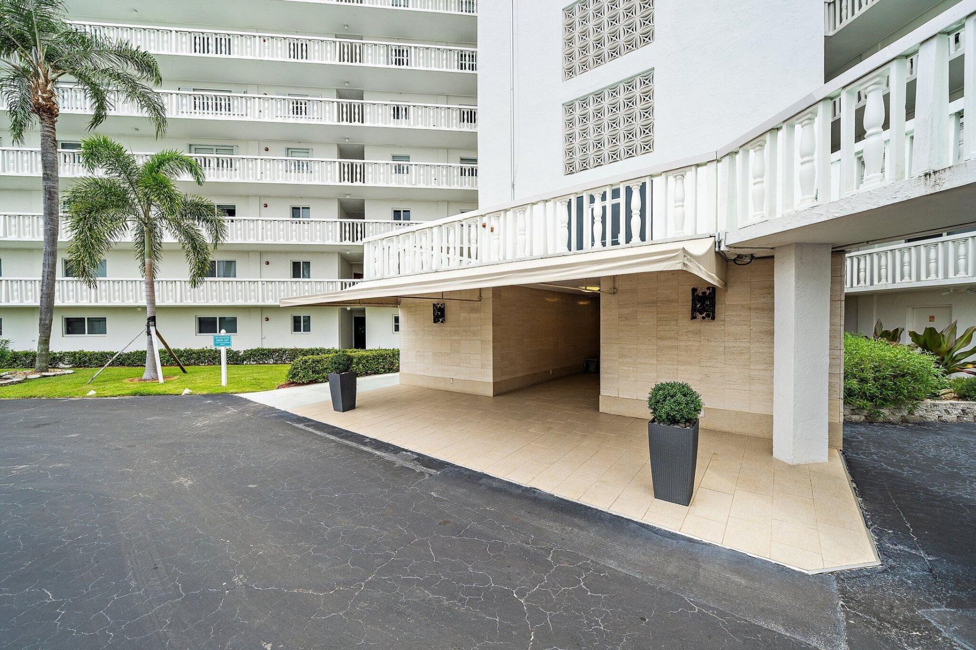 301 Lake Shore Drive, Unit 802, Lake Park, FL 33403 Photo