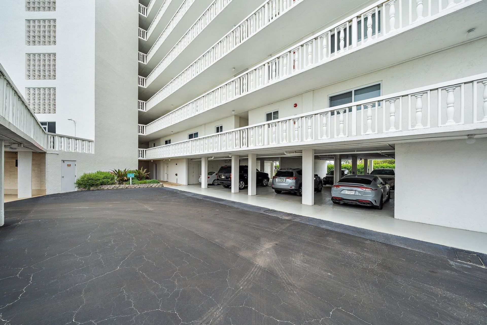 301 Lake Shore Drive, Unit 802, Lake Park, FL 33403 Photo