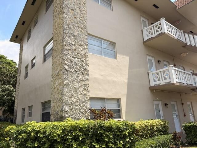 5103 NW 35th Street, Unit 401, Lauderdale Lakes, FL 33319 Photo