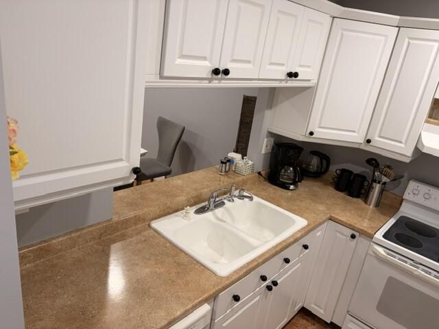 5103 NW 35th Street, Unit 401, Lauderdale Lakes, FL 33319 Photo