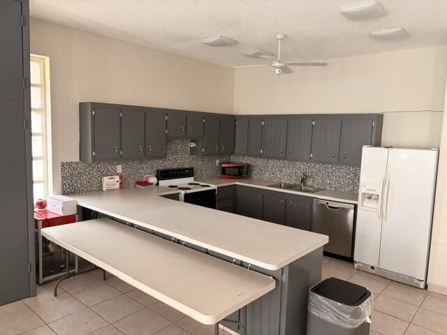 5103 NW 35th Street, Unit 401, Lauderdale Lakes, FL 33319 Photo