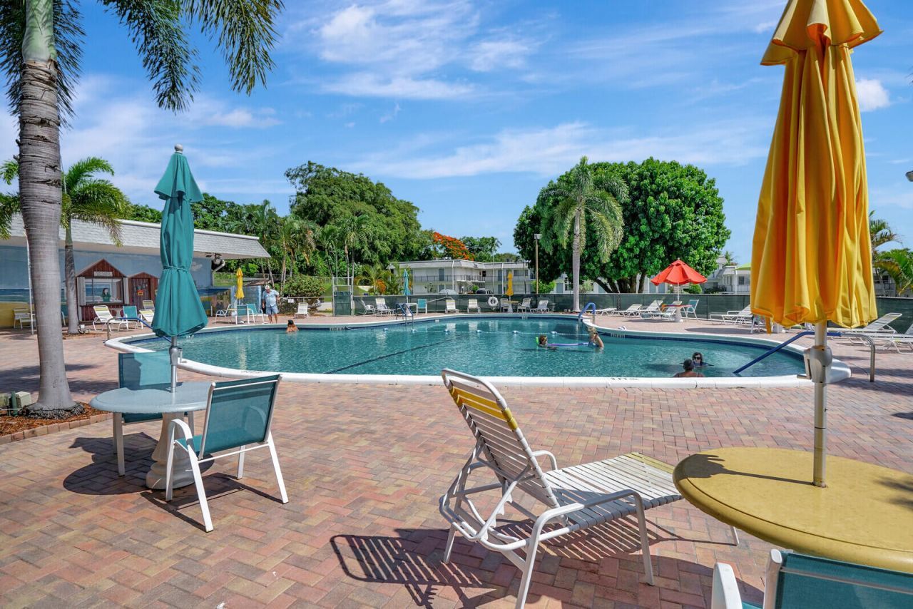 3280 Cynthia Lane, Unit 214, Lake Worth Beach, FL 33461 Photo