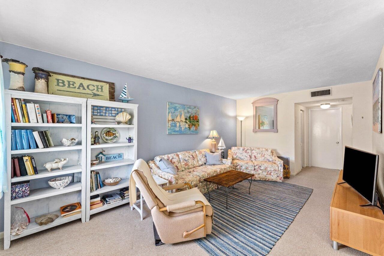 3280 Cynthia Lane, Unit 214, Lake Worth Beach, FL 33461 Photo