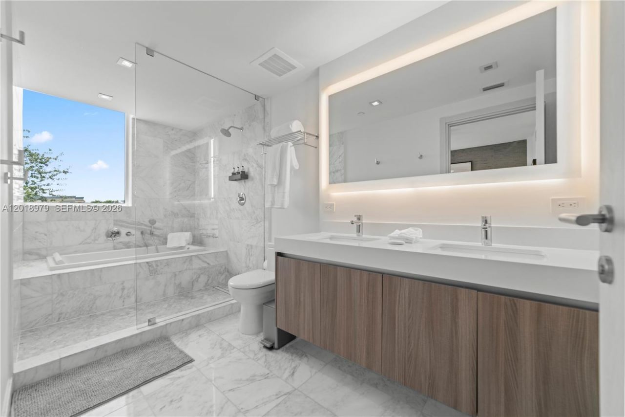 401 N Birch Rd , Unit TH2, Fort Lauderdale, FL 33304 Photo