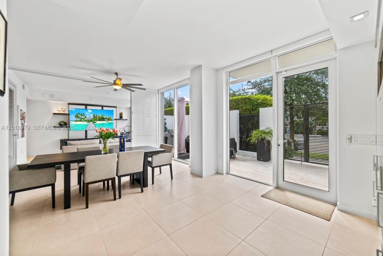 401 N Birch Rd, Unit TH2, Fort Lauderdale, FL 33304 Photo