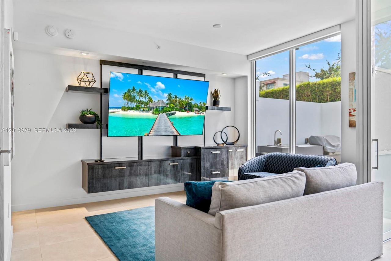 401 N Birch Rd, Unit TH2, Fort Lauderdale, FL 33304 Photo