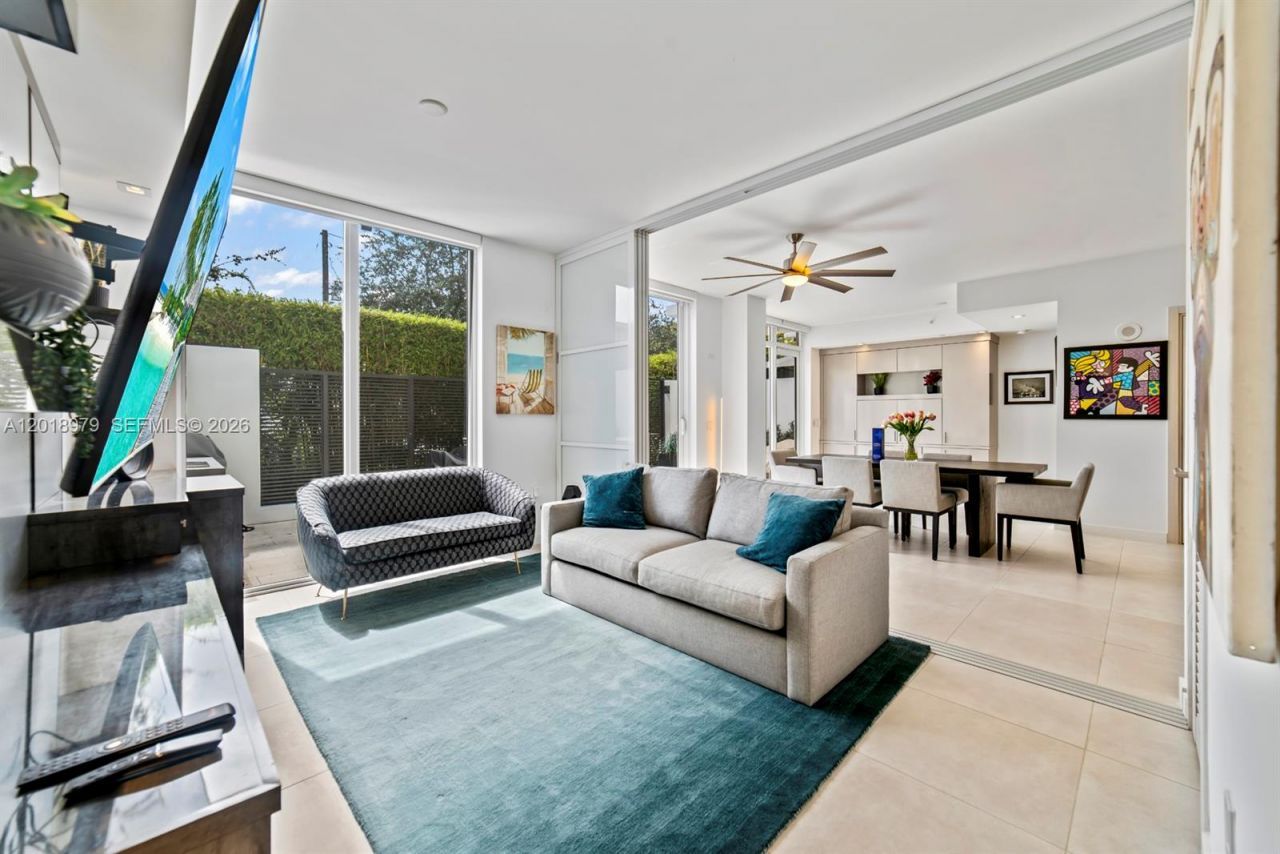 401 N Birch Rd, Unit TH2, Fort Lauderdale, FL 33304 Photo