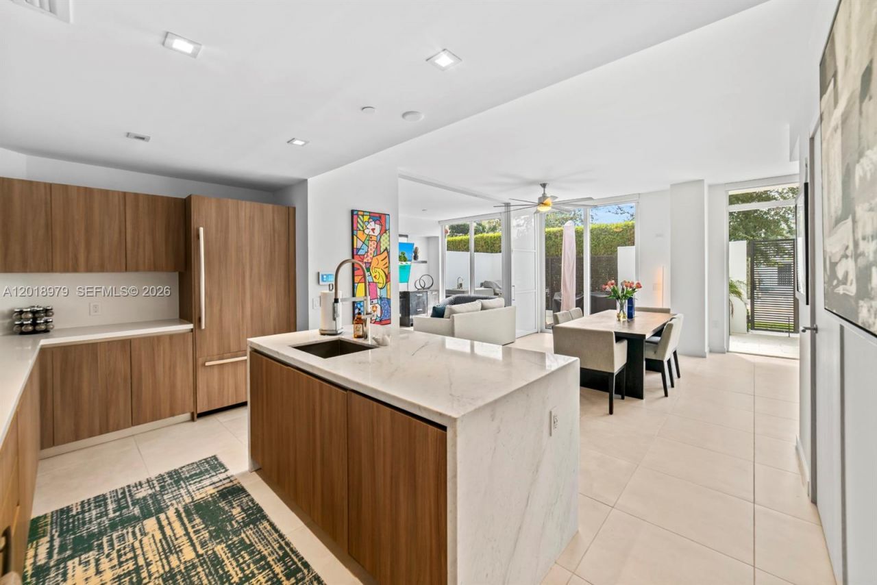 401 N Birch Rd, Unit TH2, Fort Lauderdale, FL 33304 Photo