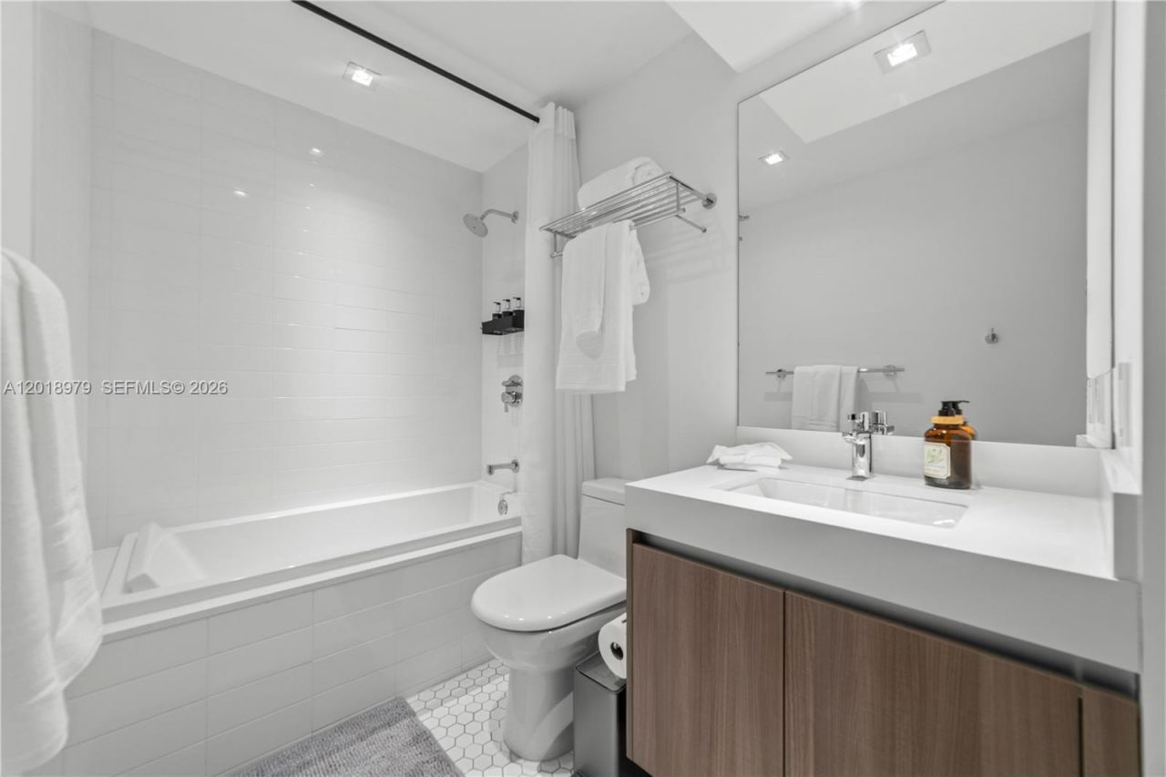 401 N Birch Rd, Unit TH2, Fort Lauderdale, FL 33304 Photo