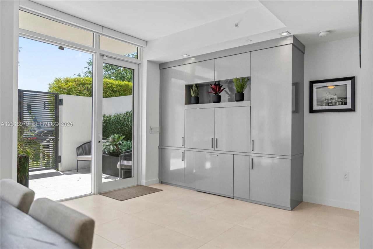 401 N Birch Rd, Unit TH2, Fort Lauderdale, FL 33304 Photo