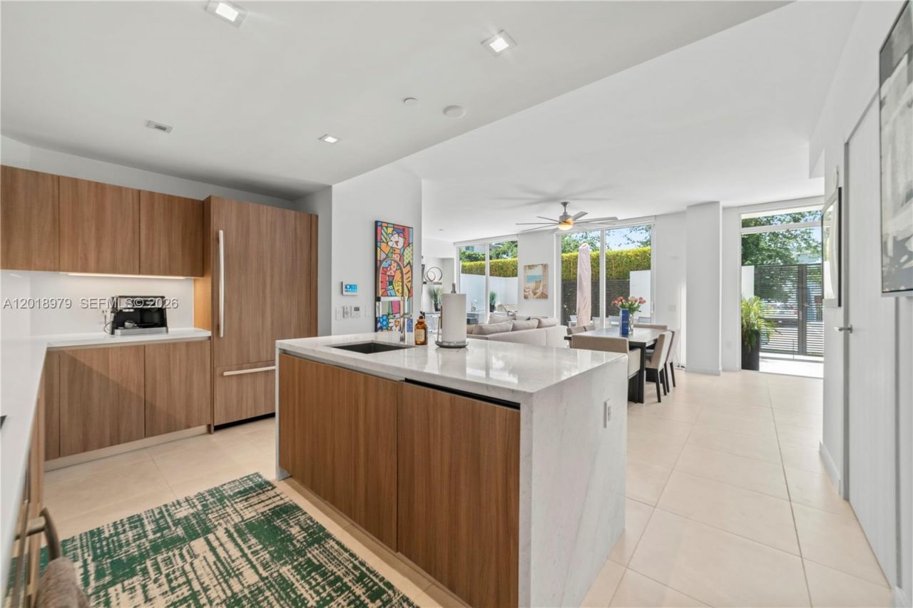 401 N Birch Rd, Unit TH2, Fort Lauderdale, FL 33304 Photo