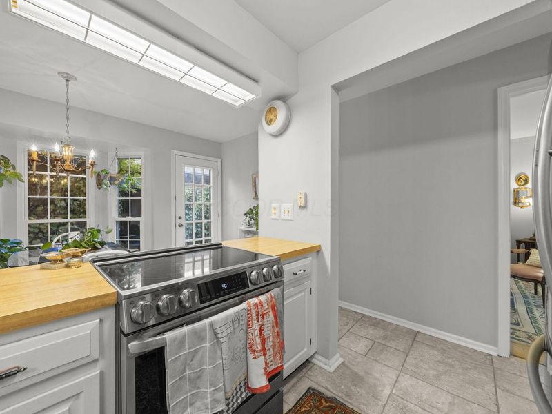 4781 Coach Road, Columbus, OH 43220 Photo 10