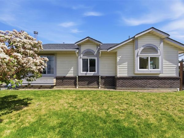 670 Arbutus St , Qualicum Beach, BC V9K 1K1
