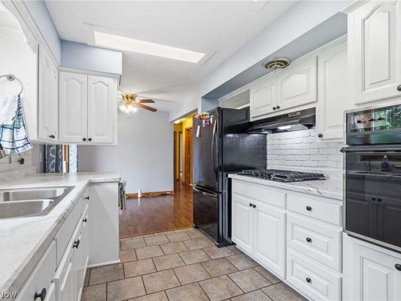 910 Marquardt Avenue NW, North Canton, OH 44720 Photo 12