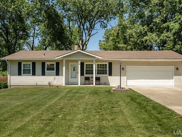 809 Lindell Drive, Ballwin, MO 63011