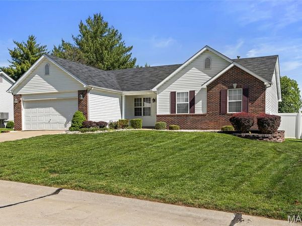 229 Thoroughbred Trail, St Peters, MO 63376