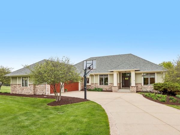 W287N990 Bedouin COURT, Waukesha, WI 53188