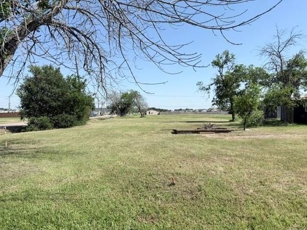 208 E Marrion Street , Itasca, TX 76055