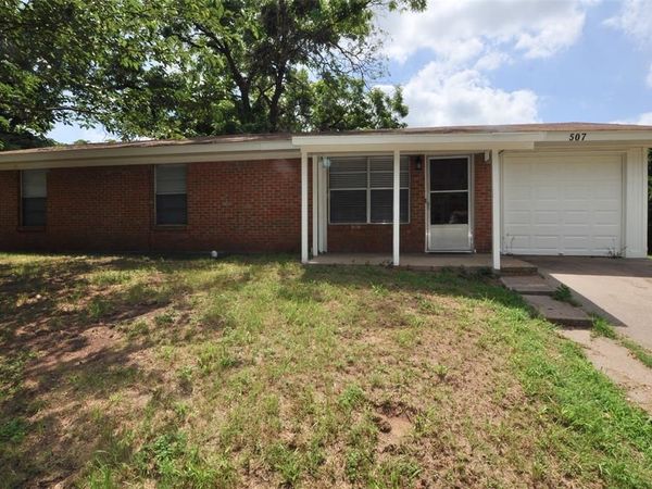 507 N Merrimac Street , Weatherford, TX 76086