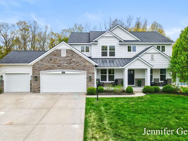 6644 Summer Meadows Drive NE, Rockford, MI 49341
