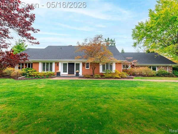 9555 Island Drive, Grosse Ile Twp, MI 48138