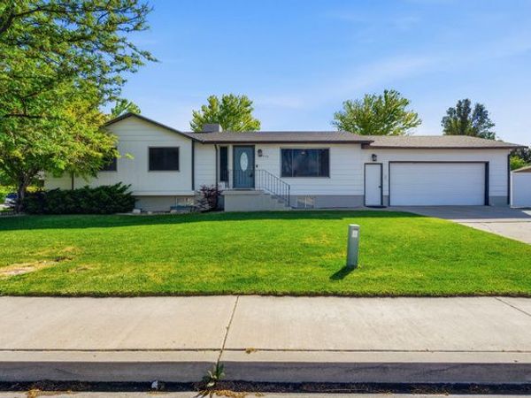 1438 N TRINNAMAN LN W, Lehi, UT 84043