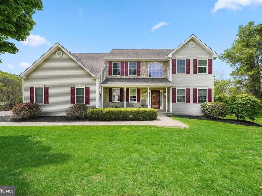 27 Twin Creeks Drive, Thornton, PA 19373 Main Photo