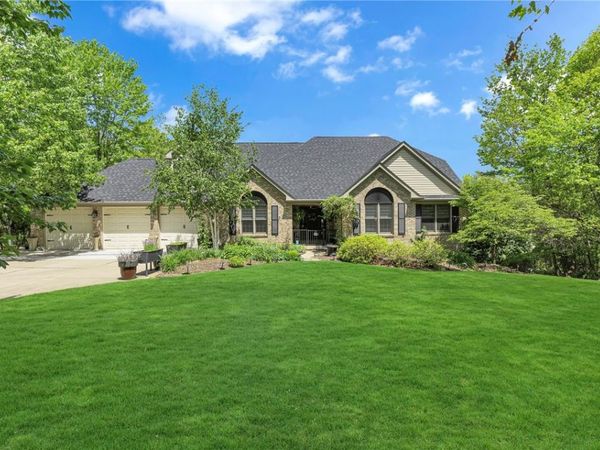 161 Walnut Ridge Dr, Beaver Falls, PA 15010